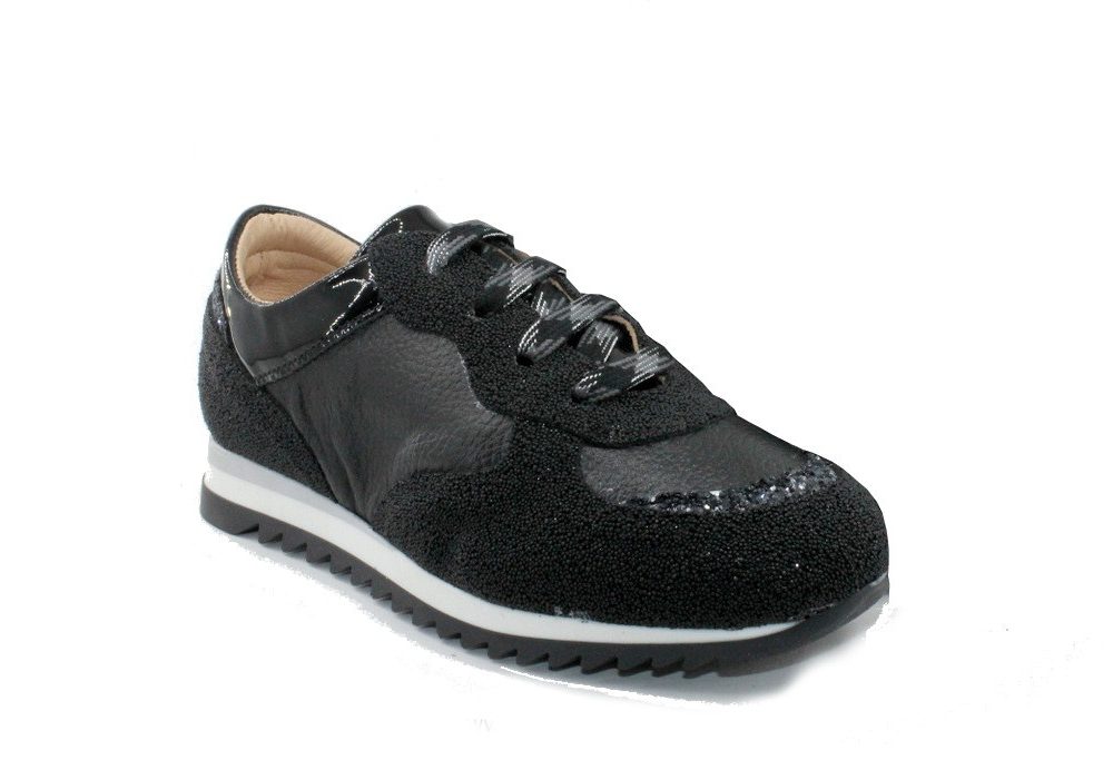 SNEAKER CIRQUS